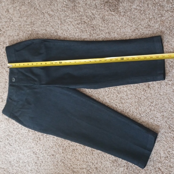 CHRISTOPHER BANKS denim capris w/ pockets & zipper/button closure.  Size 4 - Picture 7 of 13